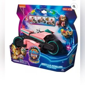 New in Box PAW Patrol Liberty & Poms Toy Vehicle Playset Retail Exclusive